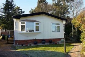 2 bedroom Property f...